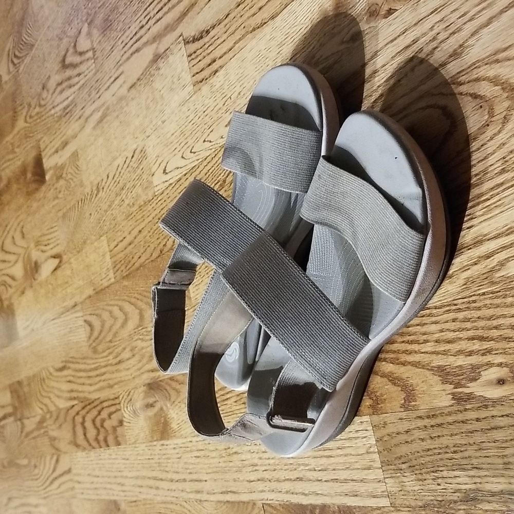 (6) Cloudsteppers by Clarks Soft Cushion Comfort Platform Sandals Vacation